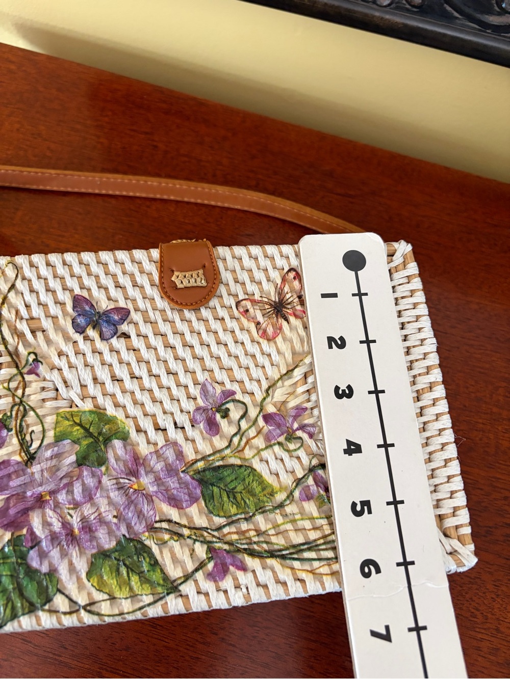 Handmade Woven Rattan Floral Butterfly Crossbody Bag - Picture 5 of 8